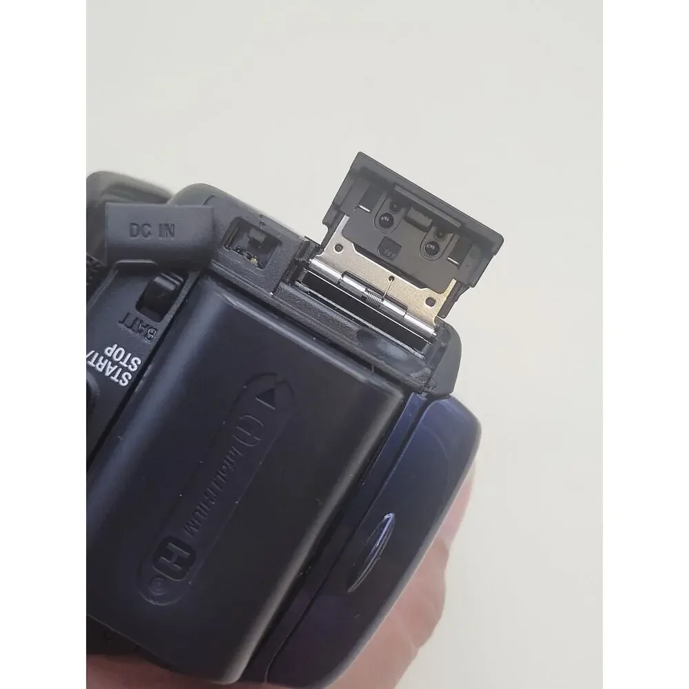 BLUE Sony Handycam DCR-SR47 60GB Video Digital Camcorder W/ Batteries AC Adapter